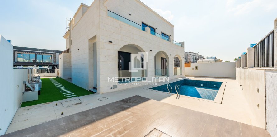 Villa in Al Furjan, Dubai 5 bedrooms, 520 sq.m. № 74123