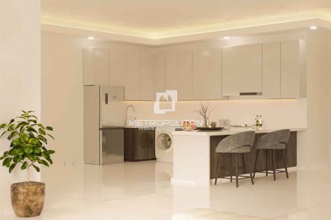 Apartment in Jumeirah Lake Towers, Dubai 38 sq.m. № 109887 - photo 2