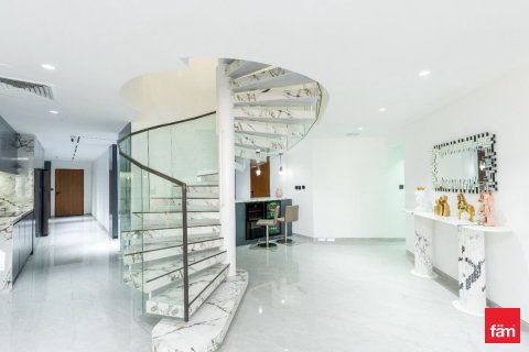 Купить квартиру в Дубае: 4 спальни, 334.4м², № 91762 - фото 9