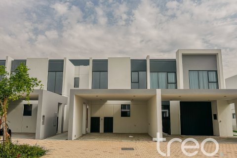 Таунхаус в Дубае, 3 спальни, 161м², № 120042