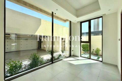 Villa in Al Barsha 1, Al Barsha, Dubai 4 bedrooms, 853.77857000 sq.m. № 123238 - photo 14