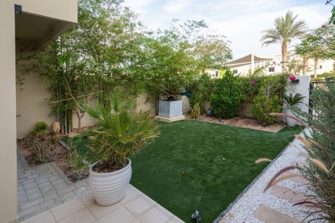 Villa in Town Square, Dubai 3 bedrooms, 211.54013100 sq.m. № 123234 - photo 10