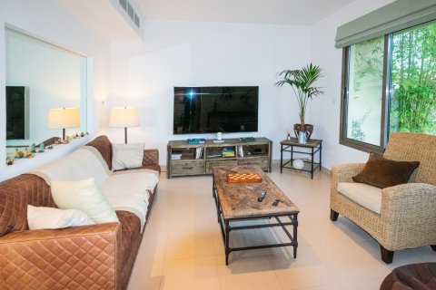 Villa in Town Square, Dubai 3 bedrooms, 211.54013100 sq.m. № 123234 - photo 7