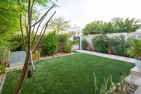 Villa in Town Square, Dubai 3 bedrooms, 211.54013100 sq.m. № 123234 - photo 20