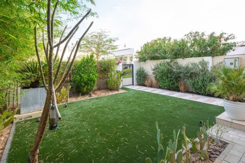 Villa in Town Square, Dubai 3 bedrooms, 211.54013100 sq.m. № 123234 - photo 22