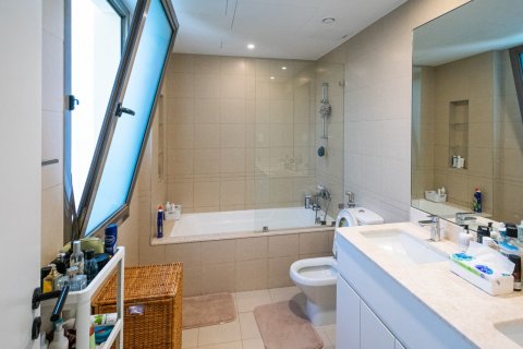 Villa in Town Square, Dubai 3 bedrooms, 211.54013100 sq.m. № 123234 - photo 11