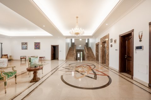Villa in Al Khawaneej, Dubai 7 bedrooms, 1034.66 sq.m. № 136481 - photo 6