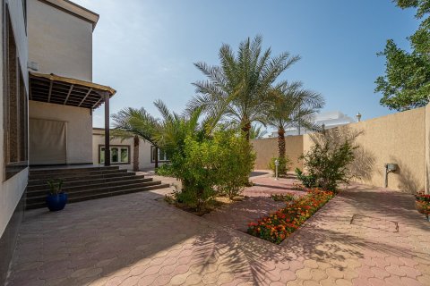 Villa in Al Khawaneej, Dubai 7 bedrooms, 1034.66 sq.m. № 136481 - photo 23