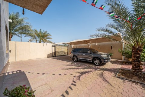 Villa in Al Khawaneej, Dubai 7 bedrooms, 1034.66 sq.m. № 136481 - photo 18