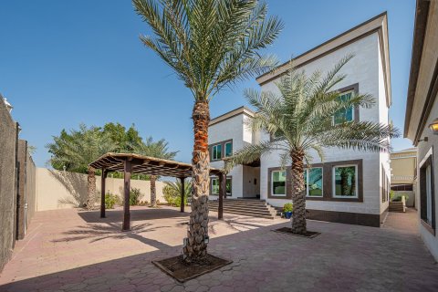 Villa in Al Khawaneej, Dubai 7 bedrooms, 1034.66 sq.m. № 136481 - photo 20