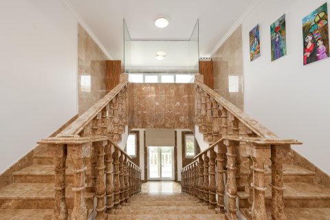Villa in Al Khawaneej, Dubai 7 bedrooms, 1034.66 sq.m. № 136481 - photo 7