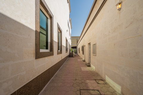 Villa in Al Khawaneej, Dubai 7 bedrooms, 1034.66 sq.m. № 136481 - photo 19