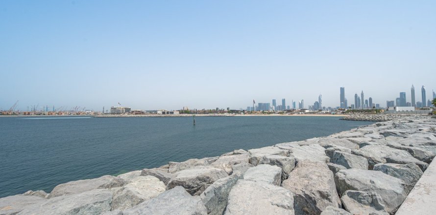 Land in Jumeirah, Dubai 1978.83 sq.m. № 136479