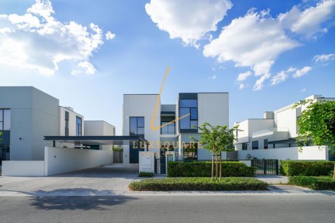 Снять в аренду виллу в Murooj Al Furjan, Al Furjan, Дубай: 4 спальни, 570м², № 115033 - фото 2