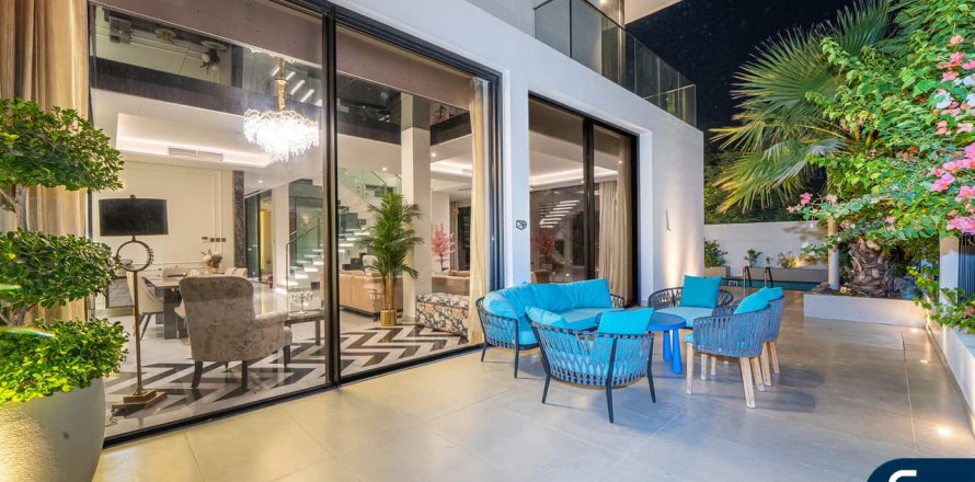 Вилла в Аль-Барари, Дубай, 4 спальни, 669м², № 76653