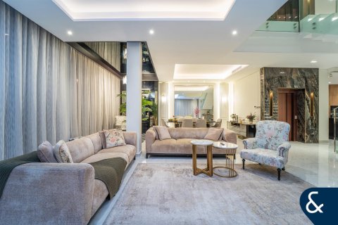 Снять в аренду виллу в Аль-Барари, Дубай: 4 спальни, 669м², № 76653 - фото 5