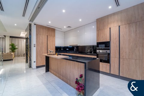 Снять в аренду виллу в Аль-Барари, Дубай: 4 спальни, 669м², № 76653 - фото 7