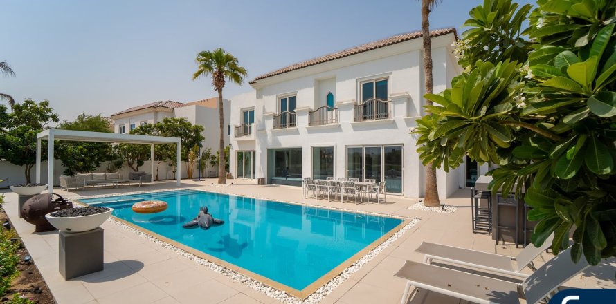 Вилла в Victory Heights, Dubai Sports City, Дубай, 5 спален, 565м², № 75565