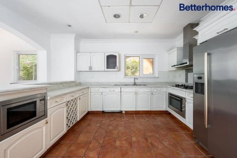 Villa en The Villa, Dubai, 5 dormitorios, 1002 m², № 57961 - foto 2