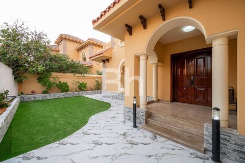 Villa en Falcon City of Wonders, Dubai, 4 dormitorios, 540 m², № 57964 - foto 1