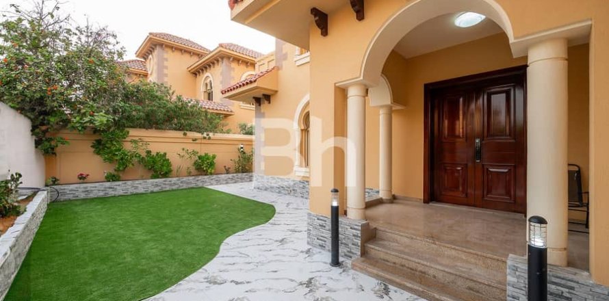 Villa en Falcon City of Wonders, Dubai, 4 dormitorios, 540 m², № 57964