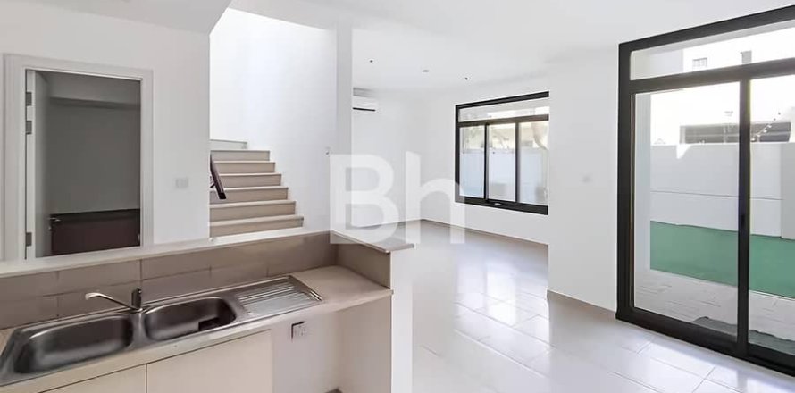 Townhouse in Town Square, Dubai 3 bedrooms, 188 sq.m. № 57703