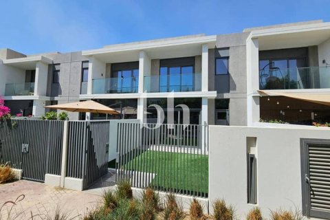 Townhouse in Arabian Ranches 3, Dubai 3 bedrooms, 193 sq.m. № 57702 - photo 2