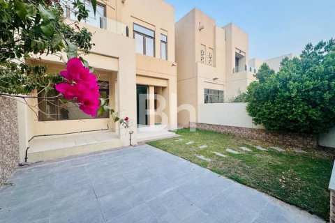 Adosado en Reem, Dubai, 3 dormitorios, 220 m², № 57180 - foto 1