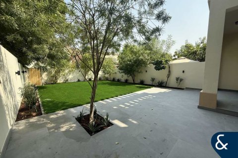 Снять в аренду виллу в The Springs, Дубай: 3 спальни, 228м², № 76109 - фото 4