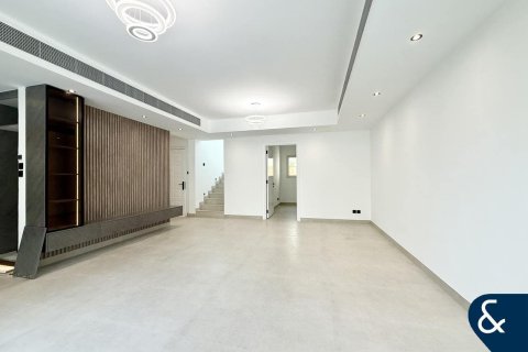 Снять в аренду виллу в The Springs, Дубай: 3 спальни, 228м², № 76109 - фото 7