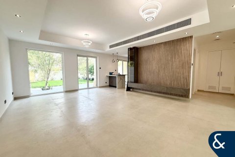 Снять в аренду виллу в The Springs, Дубай: 3 спальни, 228м², № 76109 - фото 2