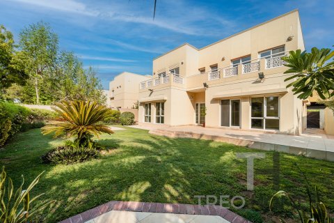 Villa à Meadows, Dubai, 4 chambres, 332 m², № 13501 - photo 1