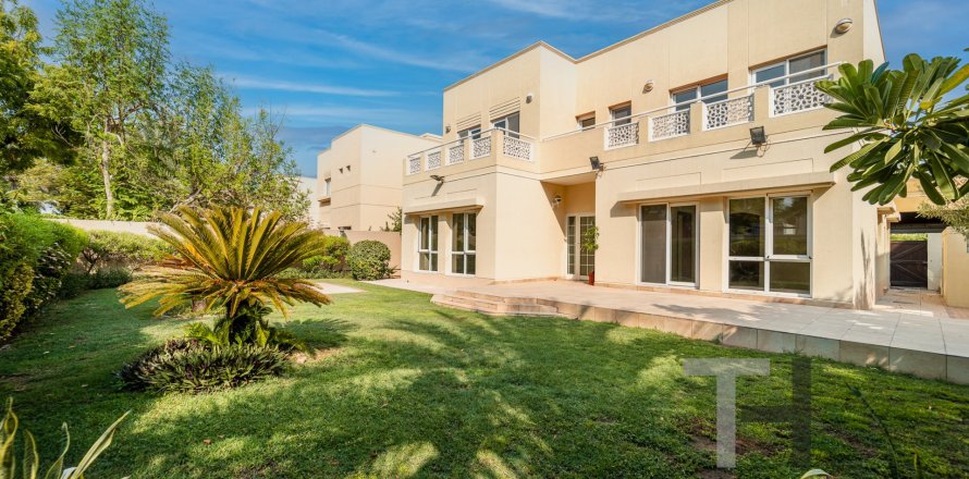 Villa à Meadows, Dubai, 4 chambres, 332 m², № 13501
