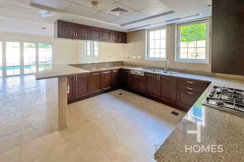 Villa en Legacy, Jumeirah Park, Dubai, 4 dormitorios, 403 m², № 13499 - foto 7