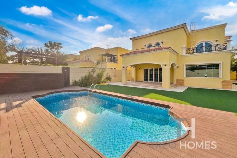 Villa en Legacy, Jumeirah Park, Dubai, 4 dormitorios, 403 m², № 13499 - foto 2