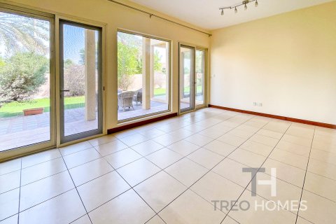 Снять в аренду виллу в Арабиан Ранчес, Дубай: 5 спален, 790м², № 13502 - фото 9