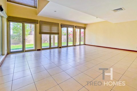 Снять в аренду виллу в Арабиан Ранчес, Дубай: 5 спален, 790м², № 13502 - фото 8