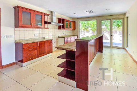 Снять в аренду виллу в Арабиан Ранчес, Дубай: 5 спален, 790м², № 13502 - фото 13