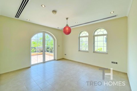 Villa in Legacy, Jumeirah Park, Dubai 4 bedrooms, 403 sq.m. № 13494 - photo 10