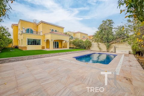 Villa in Legacy, Jumeirah Park, Dubai 4 bedrooms, 403 sq.m. № 13494 - photo 3