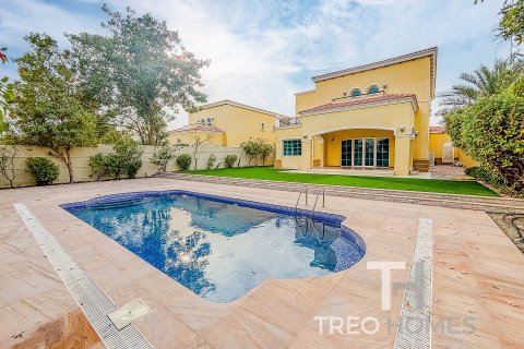 Villa in Legacy, Jumeirah Park, Dubai 4 bedrooms, 403 sq.m. № 13494 - photo 1