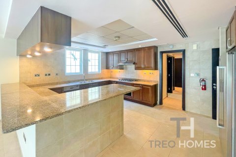 Villa in Legacy, Jumeirah Park, Dubai 4 bedrooms, 403 sq.m. № 13494 - photo 6