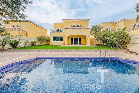 Villa in Legacy, Jumeirah Park, Dubai 4 bedrooms, 403 sq.m. № 13494 - photo 2