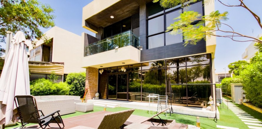 Villa in DAMAC Hills (Akoya by DAMAC), Dubai 5 bedrooms, 640.01 sq.m. № 123606