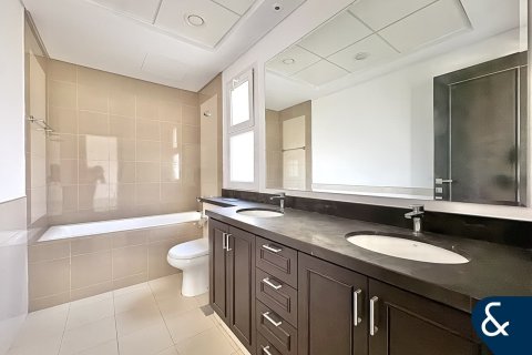 Купить таунхаус в Dubai Land, Дубай: 3 спальни, 186м², № 98337 - фото 11