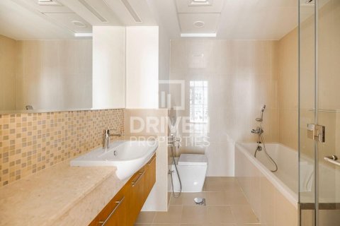Apartment in Bellevue Towers, Downtown Dubai (Downtown Burj Dubai), Dubai 1 bedroom, 82.22 sq.m. № 129855 - photo 9