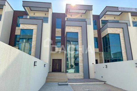 Villa in Jumeirah Village Circle, Dubai 4 bedrooms, 261 sq.m. № 109694