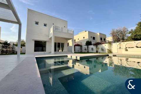 Villa in Meadows, Dubai 4 bedrooms, 320 sq.m. № 98772