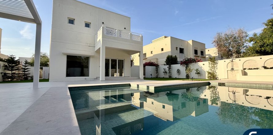 Villa in Meadows, Dubai 4 bedrooms, 320 sq.m. № 98772