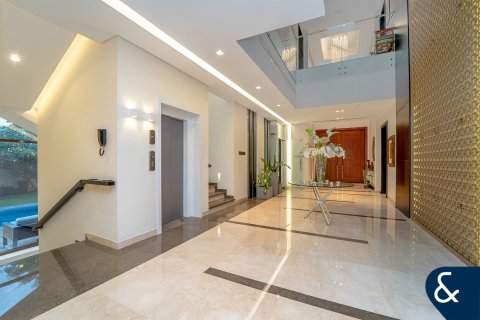 Villa in Jumeirah Golf Estates, Dubai 5 bedrooms, 725 sq.m. № 98763 - photo 10